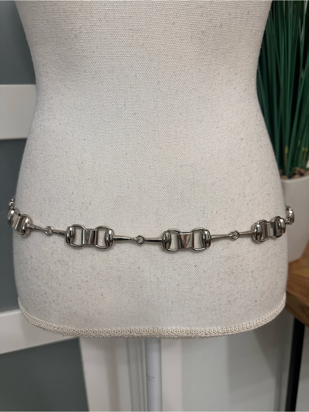 Vintage Y2K Guess Horse Bit Chain Belt Silver Shiny Tone OSFM Western Glam EUC - Picture 4 of 6